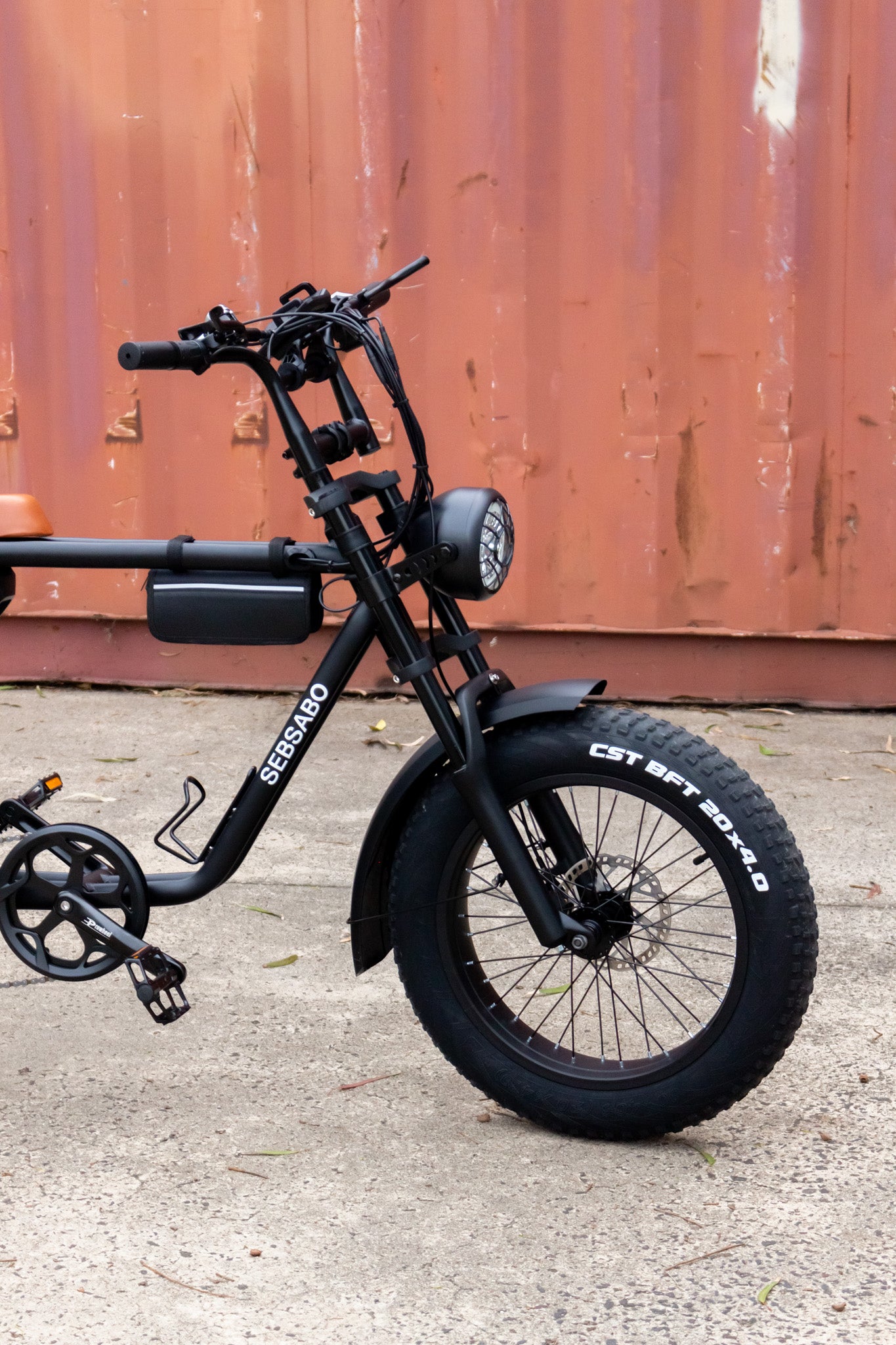 X73 | Black Frame Brown Seat - SEBSABO