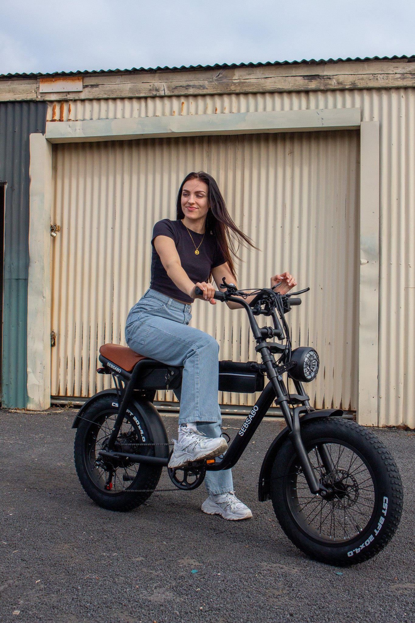 X73 | Black Frame Brown Seat - SEBSABO